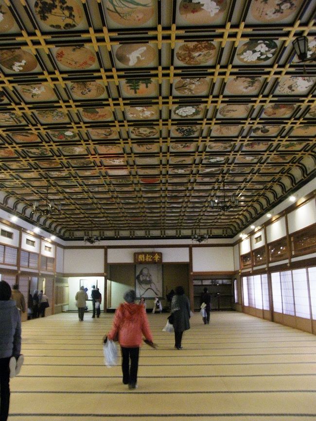 傘松閣(さんしょうかく)の絵天井の大広間