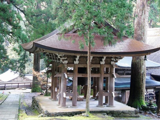 鐘楼堂<br /><br /> 「除夜の鐘」で有名。