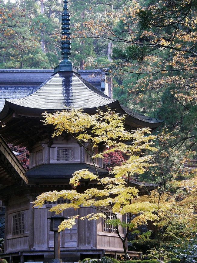 報恩塔(納経塔)