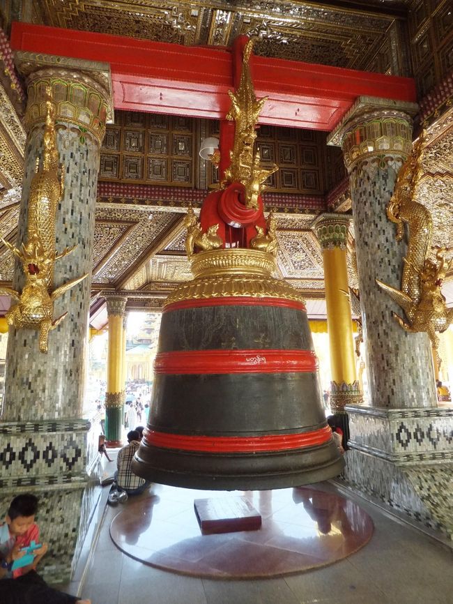 ターヤワディ王の鐘。<br />1841年に寄贈された鐘。マハー・ティッサダ・ガンダの鐘と言われる。<br /><br />こう見えて、重さ42トンあるそうです。