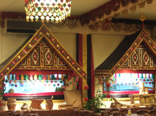 サヌールのパダン料理店「Natrabu」