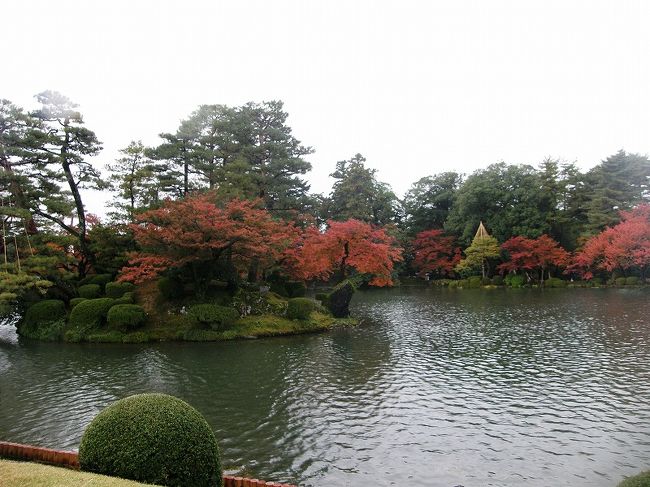 霞ヶ池に浮かぶ蓬莱島