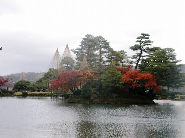 内橋亭近くから蓬莱島を望む。