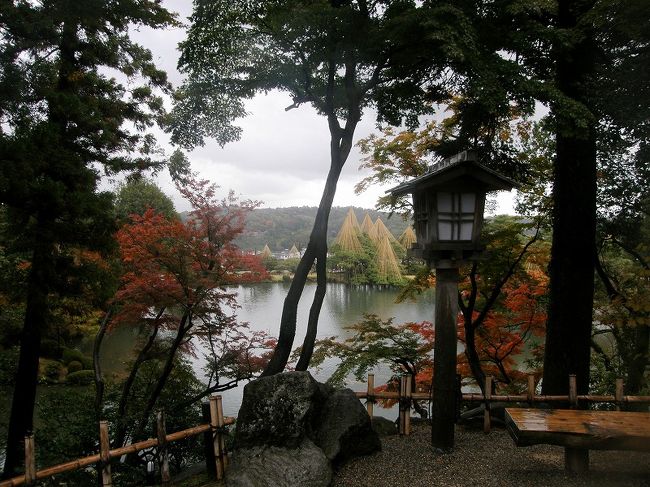 栄螺山頂上から霞ヶ池を望む。