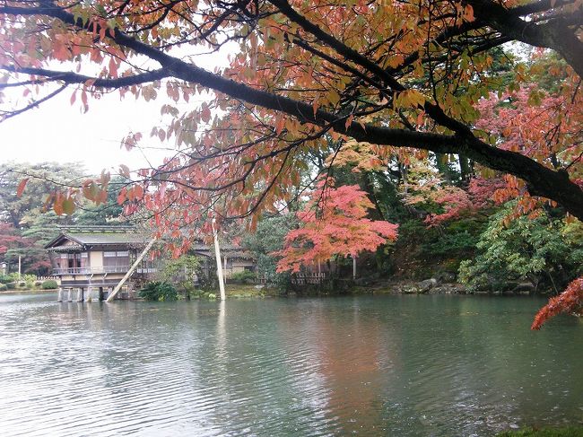 雨の中の内橋亭。