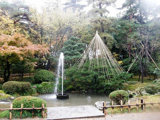 噴水・この噴水は上にある霞ヶ池を水源としており、自然の水圧で上がっている。日本最古の噴水と言われているそうです。