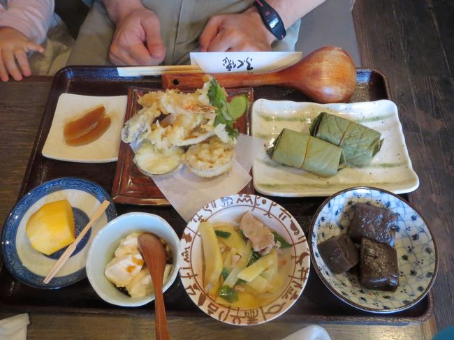 大人には、ならまちセット1900円だったかな。<br />こんなにあってお値打ち〜<br /><br />後からたくさん人が入ってきましたが、割とすぐに入店できたのでよかったです。<br />家庭的なお料理で、お豆腐とか、おいしかったですよ。<br /><br />