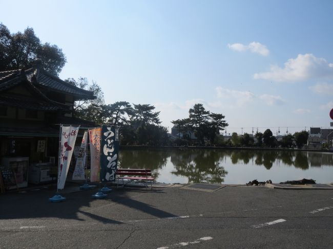 池の周りをぐるっと戻って、興福寺に向かいます。<br /><br />