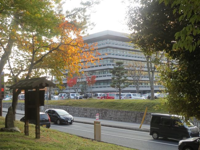 <br />今回、車を停めたのは、奈良市役所の駐車場。<br />1日1000円で、一回停めれば、街もコンパクトなので、車で移動は不要なのが、奈良<br />のいいところだと思います＾＾。<br />京都で車だと、こうはいかない気が。