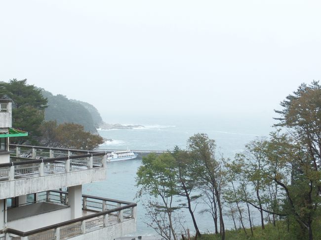 そんなパンでお腹を満たしつつ、向かったのは宮古市。盛岡から車で2時間弱です。<br />途中降ってきた大雨…(怒)<br />浄土ヶ浜というところで、青の洞窟体験を楽しみにしていたのですがこりゃ無理だわー。<br />晴れ女パワー、使い果たしたか？！