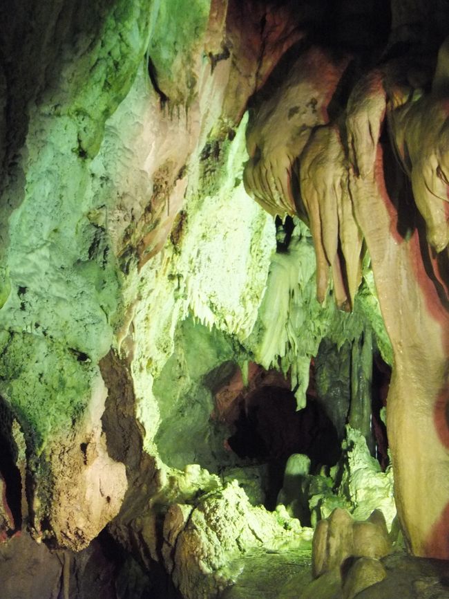 規模は小さいですが、立派な鍾乳洞でした。<br />でもね、わたしは神秘的な地底湖が見たかったの!!岩手のこんな場所（失礼！だって遠いし…）二度と来れないかもしれないのに(泣)<br /><br /><br />