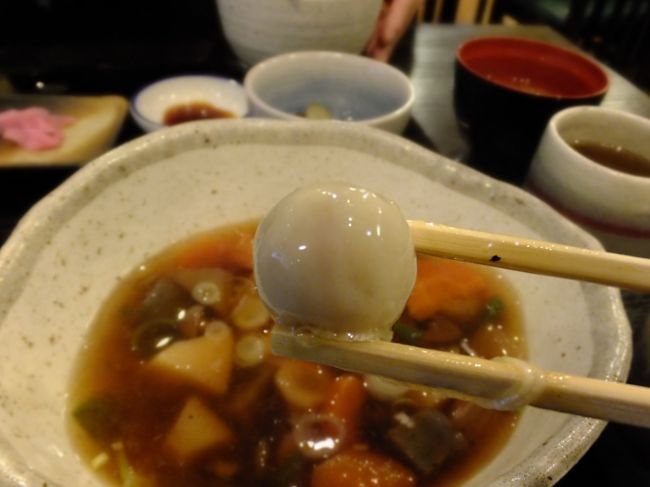 キタ―！郷土料理のまめぶ汁♪500ｴﾝ<br />けんちん汁に小豆と胡桃入りの甘いおだんごがはいってる…とイメージしてくださいっ。<br />これが美味しいんです！いい感じの甘さがハマる。このおだんごだけ買って帰りたかったのですが、どこも売ってなかった…。<br />ちなみに小袖海岸のまめぶ汁は300ｴﾝでした。<br /><br />