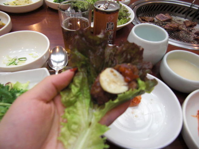 夜ごはんは社員旅行メンバーで焼肉<br /><br /><br />生のニンニクたまりません〜