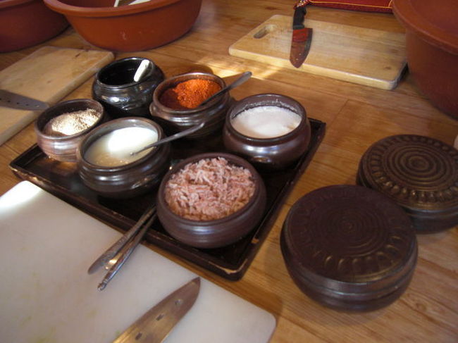 さぁ〜て作るよ！！<br /><br />キムチの素たち！！<br /><br />エビの塩からや粉トウガラシなどなど