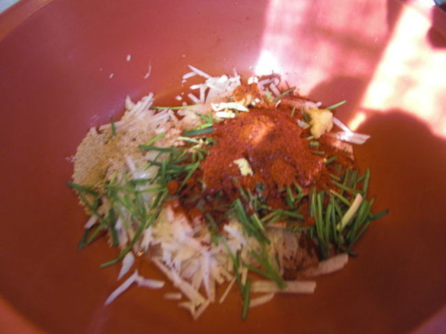 これらを全部まぜまぜ〜<br /><br /><br />キムチの下準備完了！！