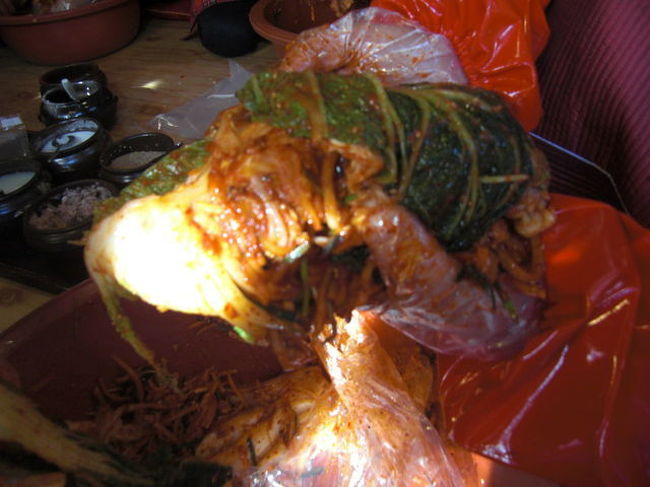 塩づけされた白菜に刷りこんでキムチ完成☆