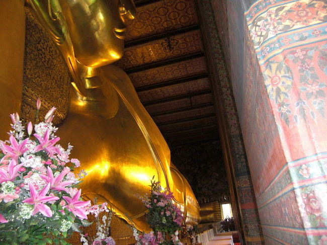 ワット・ポーの巨大なお釈迦様<br /><br /><br />全身写すテクニックを身につけなきゃ！！！