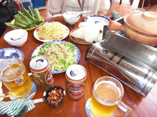 早朝にバンコクを出発してカンボジアへ入国！<br /><br />ランチは【クメールキッチン】