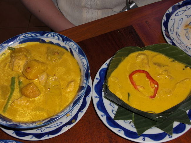 左がパンプキンカレー　右がアモック<br />