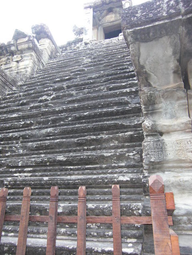 修復工事中？しばらく登ることができない第三回廊・・・。<br /><br /><br />前は登れたのに・・・・<br />