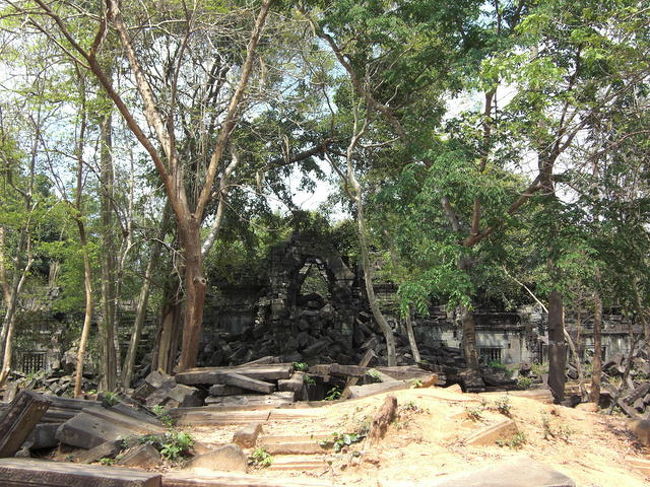 内戦で崩壊されてしまったベンメリア遺跡<br /><br />