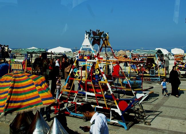 こんな・・・<br /><br /><br />移動式ブランコも？<br /><br />すべて有料らしいです　(^^;<br />