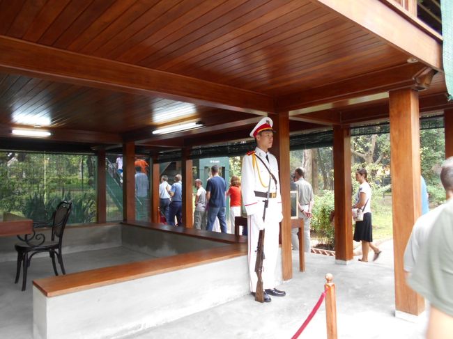 高床式になっていますが<br />１階には、ちゃんと衛兵がガードしています。