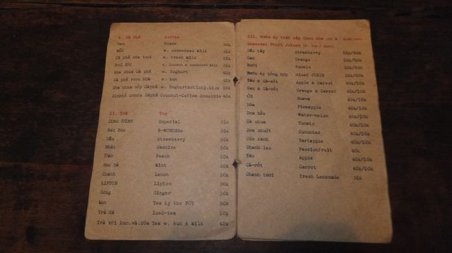 メニューも、なんか年季が入った感じで<br />味がありますねえ。