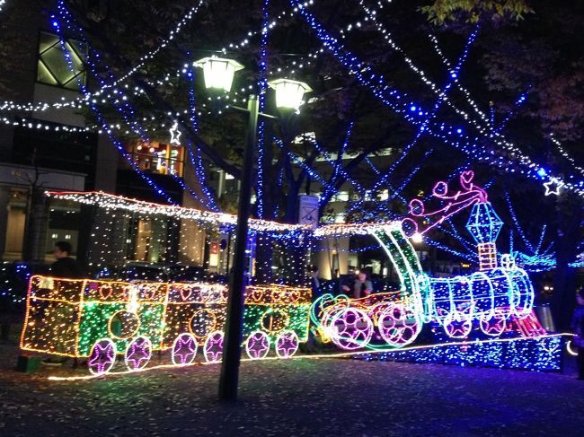 ２０時頃、原爆ドームから歩いて、平和大通りのひろしまドリミネーション２０１２へ。