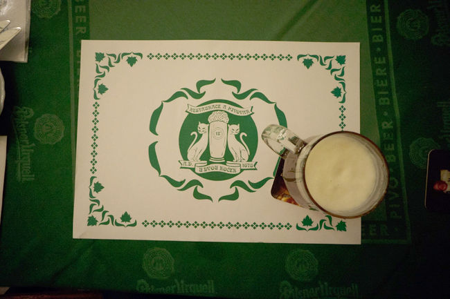 ネコ好き、ビール好きを自負するなら<br />はずせない名店。<br />「2匹の猫」　U Dvou Kocek