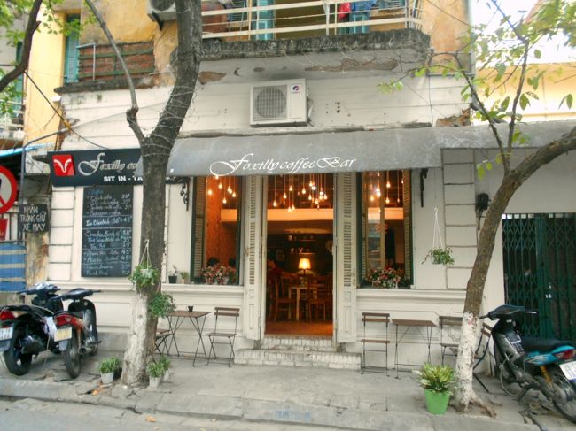 本命の夕食へ行く前に<br />今回、行きたいと思っていた<br />地元で人気というカフェに来てみました。<br /><br />名前は【Foxily】といいます。