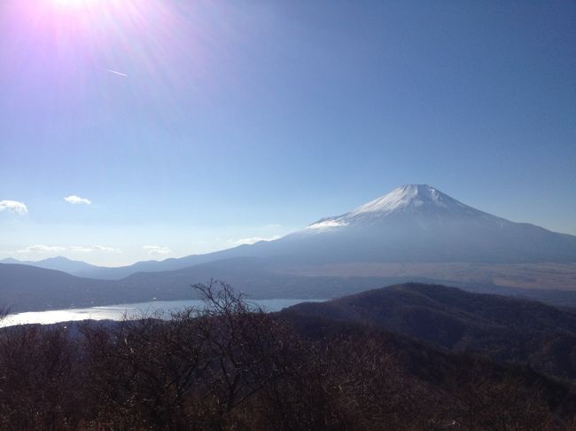 着いた〜！疲れた〜！頑張ったね〜！綺麗〜！ってみんなしてこの絶景に感動して興奮。<br />先に着いていた登山客の方が頑張ったね〜！って拍手してくれました☆<br />みんな同じ感動ですもんね！<br /><br />この景色を見たら疲れが一気に吹き飛びました♪