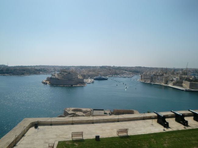 ホテルに到着したのは、日付も変わった深夜。<br /><br />朝起きてホテルから出ると、いきなりこの景色がドン！