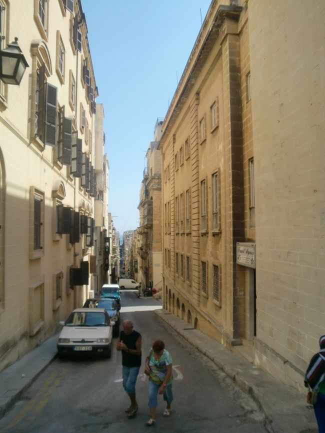バレッタはとても坂が多い街。<br />登ったり降りたり。