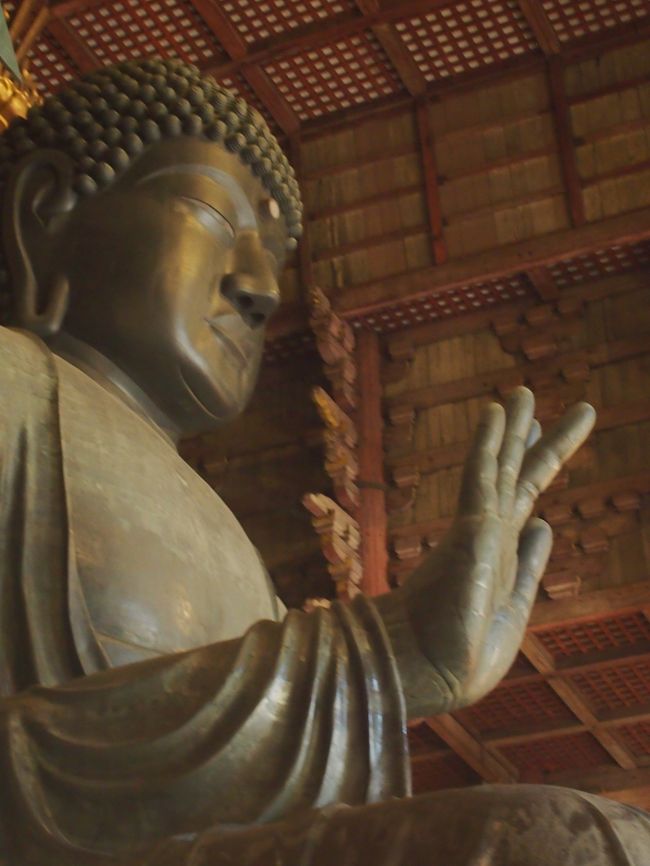 奈良の大仏様。<br />圧巻。