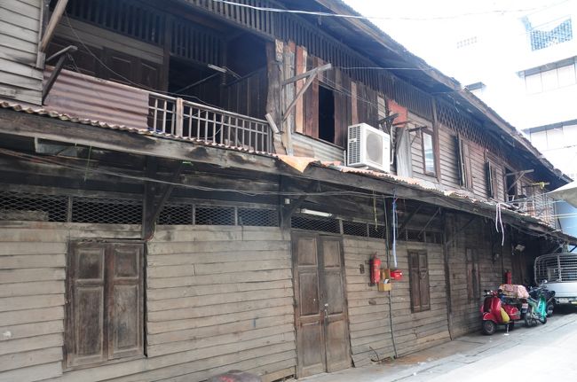 さっき来た道を戻って…