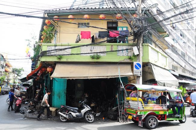 下町の街角。<br />