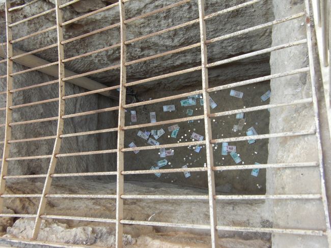 スフィンクスの近くに外貨が・・・・