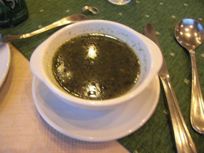 夕食に出たモロヘイヤスープ<br /><br /><br />これでしばらく美は保てそうです・・・笑