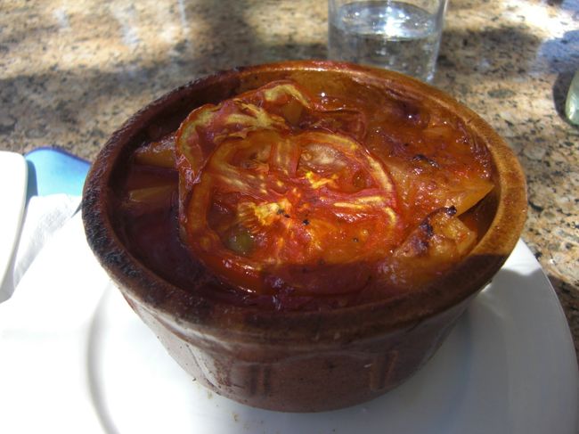 エジプト料理の煮込み<br /><br /><br />この後、この油が原因？で惨事が起きる。。。