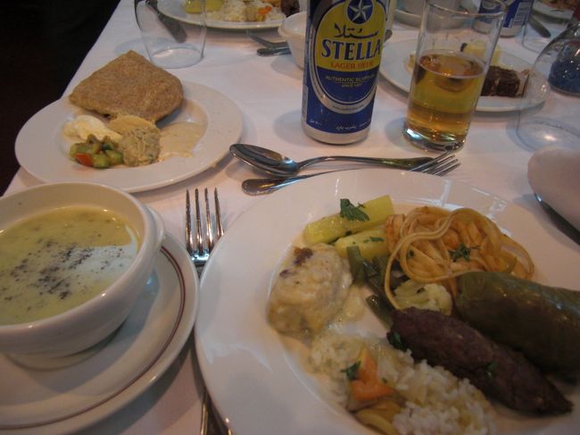 夕食はバイキング<br /><br /><br />食後はベリーダンスを観賞したり、そして踊ってみたり・・・ですごく楽しいエジプシャンナイトでした。<br /><br /><br />翌日からはトルコ！！！