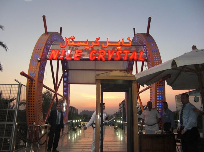 夕食はディナークルーズ