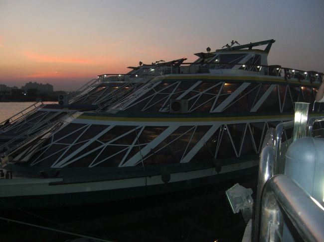 夕日をバックにクルーズをパチリ