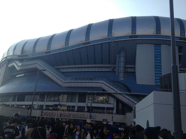 あまりにもキャッシュがないため、京セラドームの前にあったイオンでおろします。<br />店舗前はすごい人です。<br />