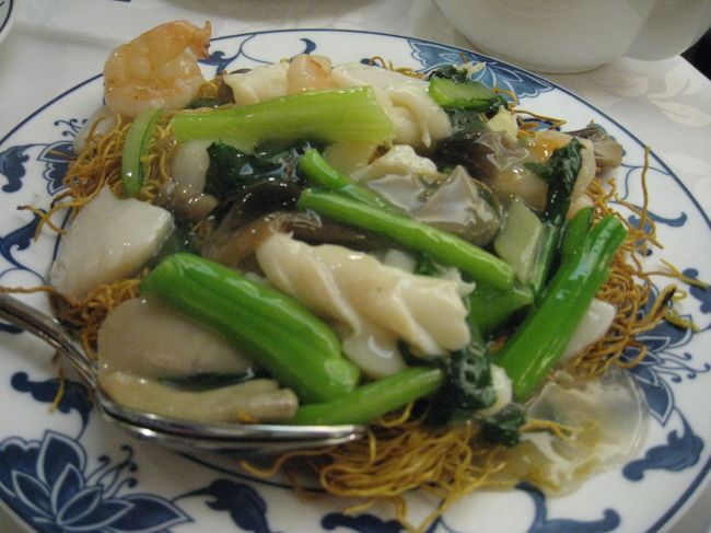 かた焼きそば♪<br />これも野菜たっぷりで旅行ではなかなか野菜を食べれないので<br />たくさん野菜を食べてきました☆<br /><br />メニューも日本語で書かれていました♪