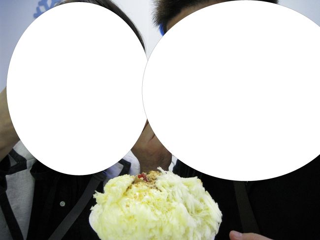 フックユエンシーフードレストランのあとはデザートを食べに<br />同じマッカリーショッピングセンターにあるスノーファクトリー<br />に行きました♪♪<br />氷がサクサクで新触感！！<br />美味しかったぁ☆(((o(*ﾟ▽ﾟ*)o)))<br /><br />アイスを食べながらワイキキへ戻りました。<br /><br />私たちは歩いて帰ったのですが女性だけで行くときはバスかタクシーで行くのがいいと思います。<br /><br />①日目終了！！