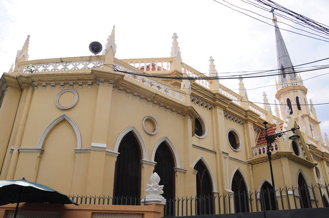 素敵な建物を発見。<br /><br />気になって近づいてみました。