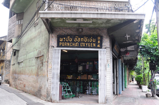 もと来た道を戻りつつ、グーグルで自分の場所確認。<br /><br />小さすぎてグーグルに出てこない道もありましたが、なんとなくの方向をつかんで、歩いていきました。