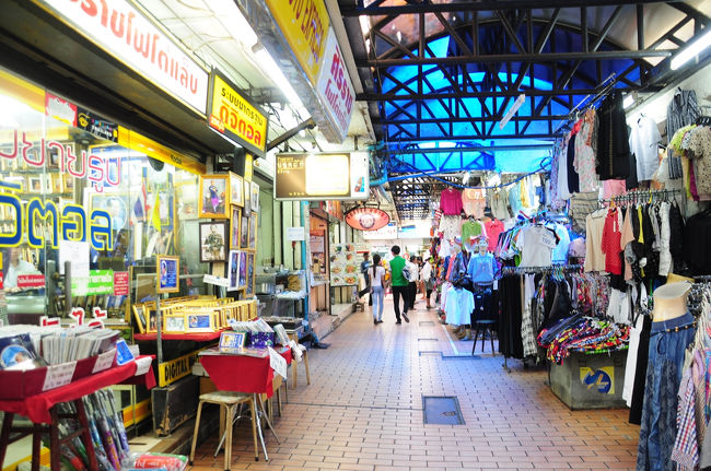 こっちは衣料品などなど