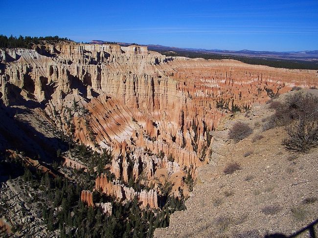 大峡谷がひとつあるというわけではなく、ユタ州西南部の高原が侵食されてできた小峡谷